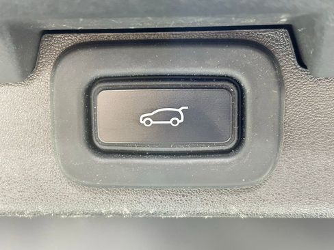 Used 2022 Land Rover Discovery HSE R-Dynamic image 17