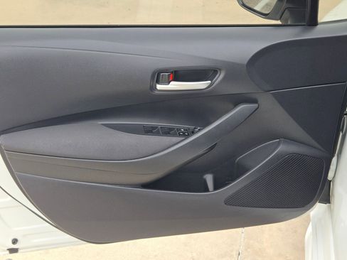 Used 2021 Toyota Corolla LE image 12