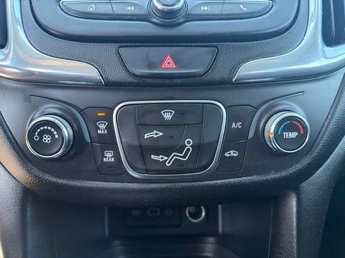 Used 2019 Chevrolet Equinox LT FWD image 10
