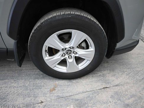 Used 2021 Toyota RAV4 XLE w/ Convenience Package image 28
