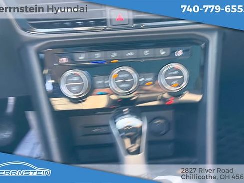 Used 2024 Volkswagen Taos SEL AWD/4WD image 11