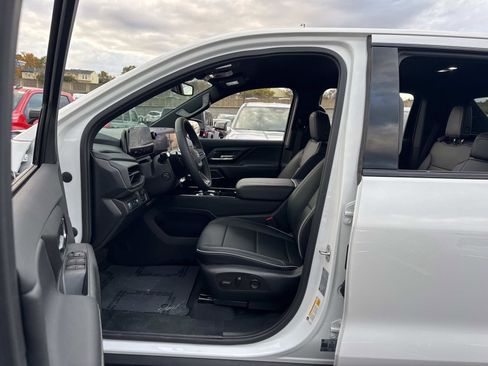 New 2025 Chevrolet Silverado EV LT image 17