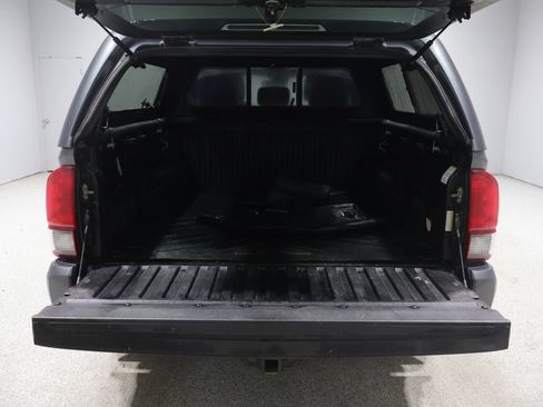 Used 2018 Toyota Tacoma TRD Sport AWD/4WD image 4