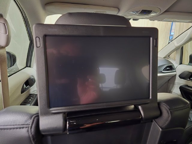 Used 2020 Chrysler Pacifica Touring-L Plus FWD image 27