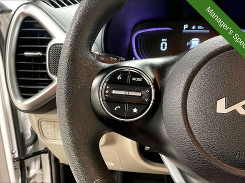 Used 2025 Kia Soul LX w/ LX Technology Package FWD image 23