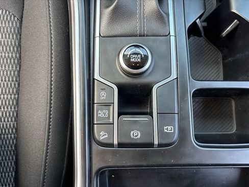 Used 2025 Kia Sorento LX FWD image 26