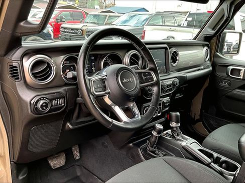 Used 2020 Jeep Gladiator Overland image 18