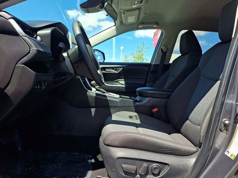 Used 2025 Toyota RAV4 XLE AWD/4WD image 13