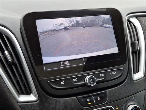 Used 2022 Chevrolet Malibu LT image 18