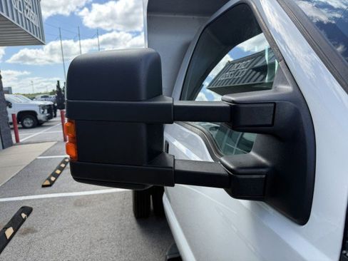 Used 2016 Ford F550 4x4 Regular Cab Super Duty image 17