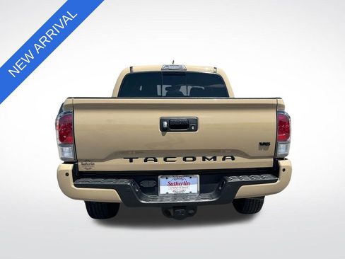 Used 2020 Toyota Tacoma TRD Off-Road w/ TRD Premium Off Road Package RWD image 4