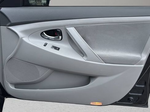 Used 2011 Toyota Camry LE FWD image 9