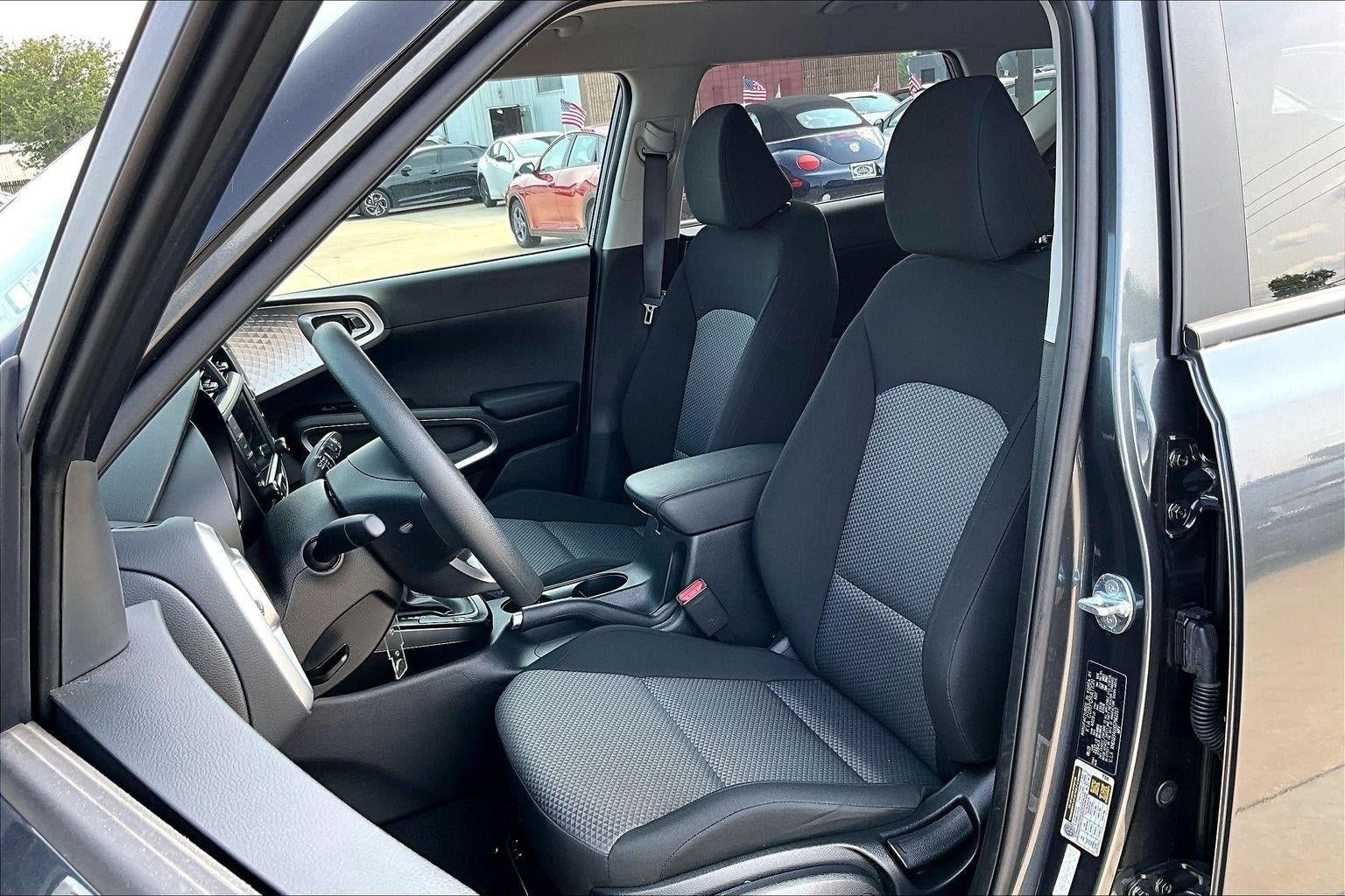 Used 2025 Kia Soul LX w/ LX Technology Package FWD image 20