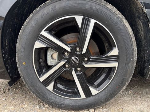 Used 2025 Nissan Sentra SV image 28