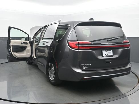Used 2023 Chrysler Pacifica Touring-L FWD image 54
