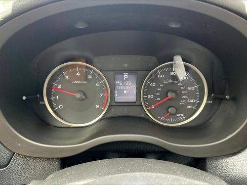 Used 2017 Subaru Crosstrek 2.0i Premium w/ Moonroof Package AWD/4WD image 12