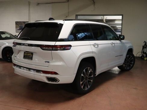 New 2023 Jeep Grand Cherokee Overland w/ Adv Protech Group III image 4