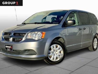 Used 2019 Dodge Grand Caravan SE w/ UConnect Hands-Free Group