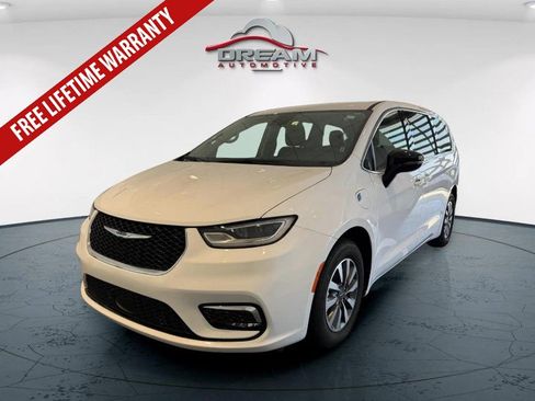 Used 2024 Chrysler Pacifica Limited FWD image 4