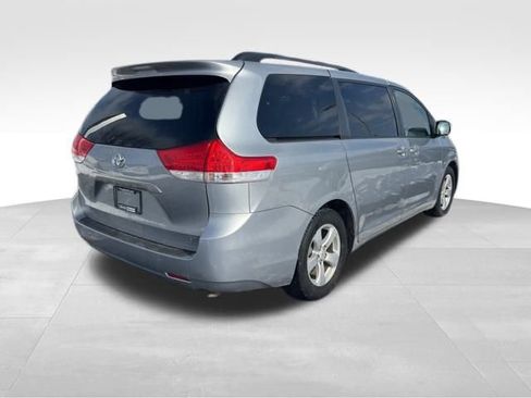 Used 2011 Toyota Sienna LE w/ Towing Pkg image 7