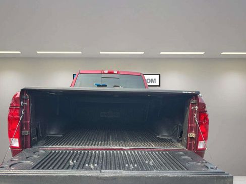 Used 2017 RAM 1500 Classic SLT AWD/4WD image 9