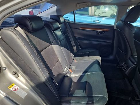 Used 2015 Lexus ES 300h w/ Navigation System Package FWD image 27