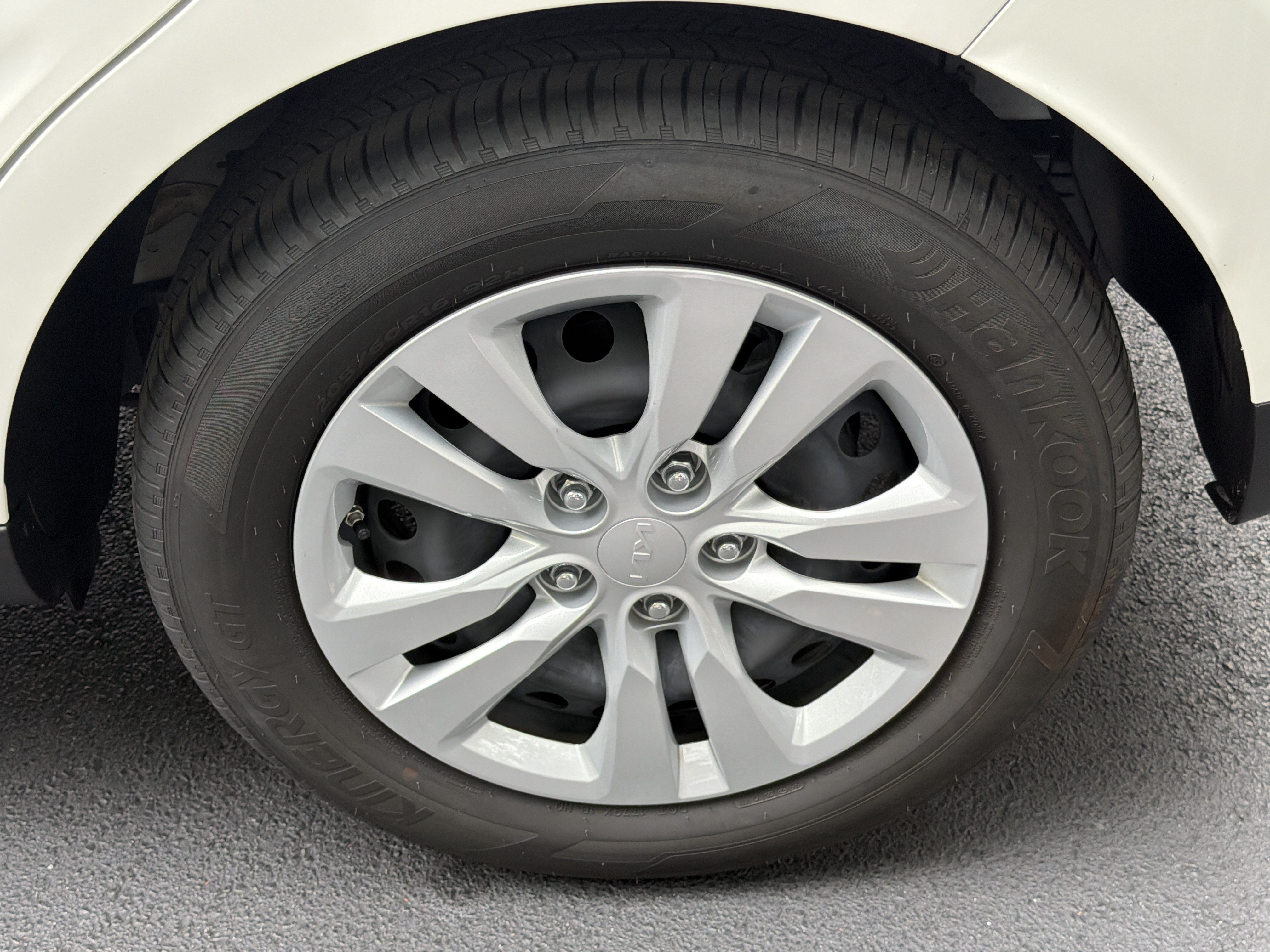 Used 2025 Kia Soul LX FWD image 19