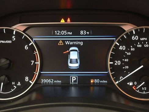 Used 2025 Nissan Altima 2.5 SV FWD image 31