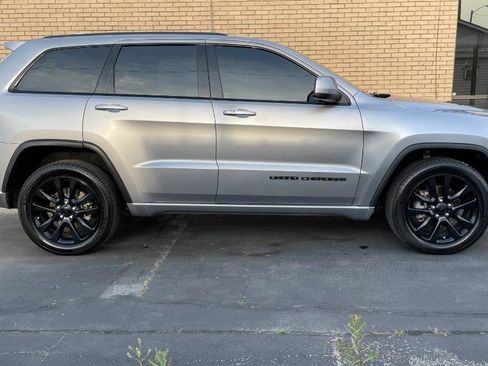 Used 2017 Jeep Grand Cherokee Altitude RWD image 6