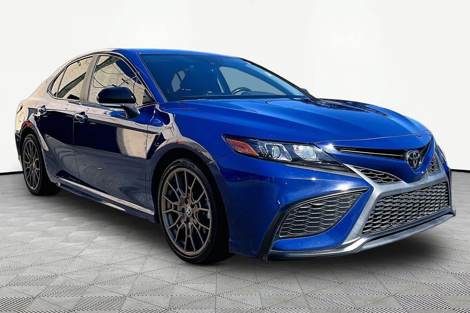 Used 2024 Toyota Camry SE w/ Convenience Package FWD image 3