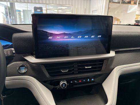 New 2026 Ford Explorer Platinum image 19