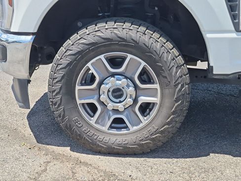 Used 2024 Ford F350 Lariat AWD/4WD image 14