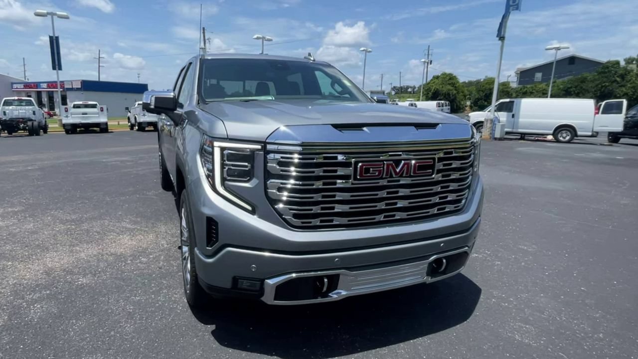 Used 2024 GMC Sierra 1500 Denali w/ Denali Reserve Package AWD/4WD image 3