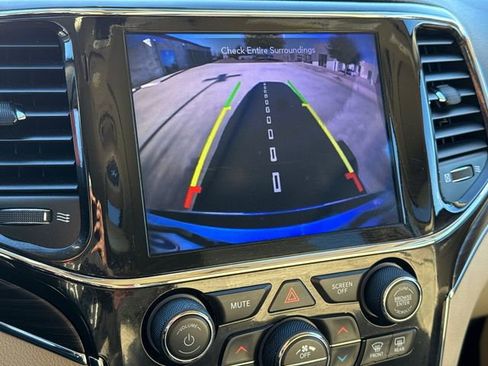 Used 2021 Jeep Grand Cherokee Limited w/ Luxury Group II image 25