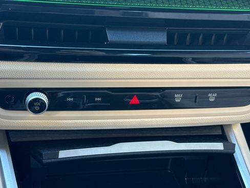 Used 2025 BMW 330i Sedan w/ Premium Package image 26