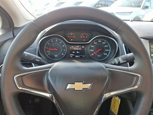 Used 2018 Chevrolet Cruze LS FWD image 18
