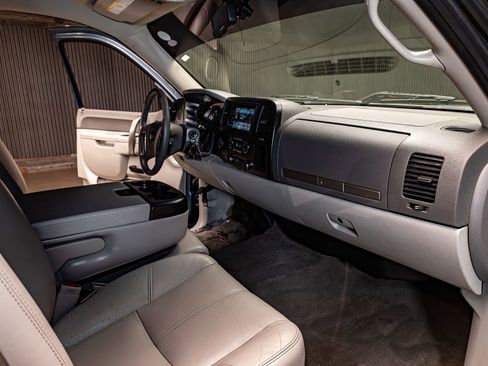 Used 2014 Chevrolet Silverado 2500 LT w/ Interior Plus Package image 15