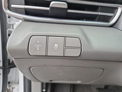 Used 2025 Hyundai Elantra SEL FWD image 16