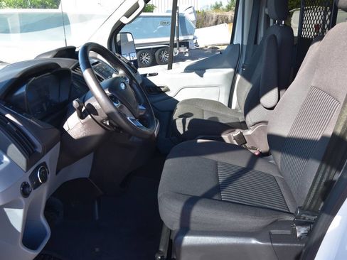 Used 2015 Ford Transit 150 XLT image 9