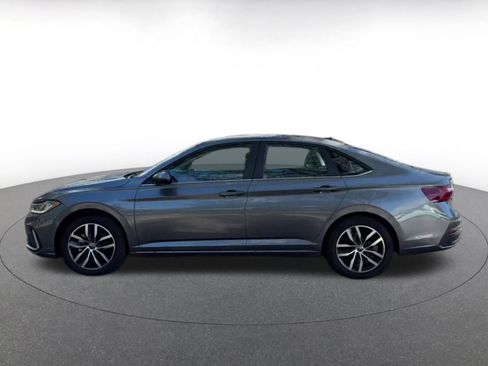 Used 2025 Volkswagen Jetta SE image 9