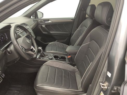 Used 2023 Volkswagen Tiguan SEL R-Line AWD/4WD image 17
