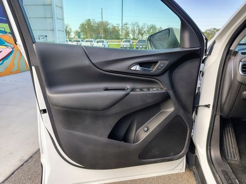 Used 2024 Chevrolet Equinox LT AWD/4WD image 10