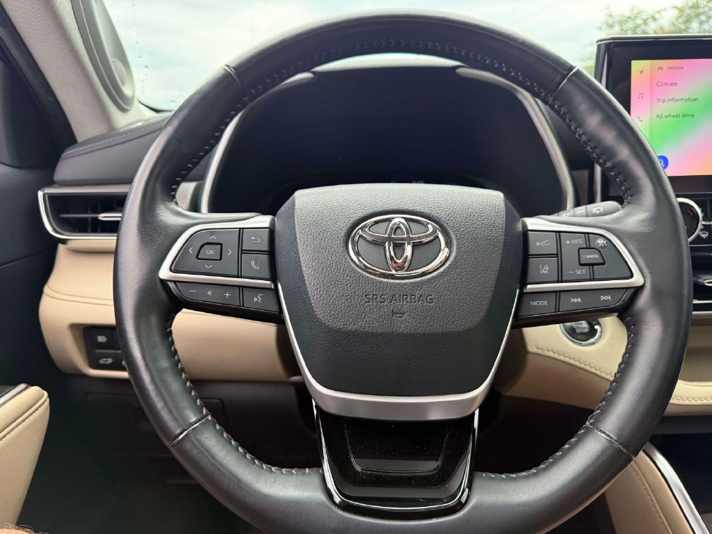 Used 2023 Toyota Highlander Limited AWD/4WD image 19