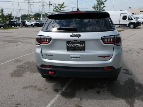 Used 2025 Jeep Compass Trailhawk AWD/4WD image 7