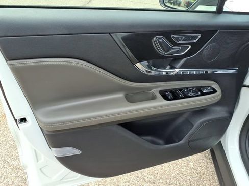 Used 2023 Lincoln Corsair AWD w/ Equipment Group 101A image 11