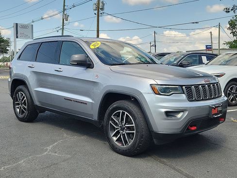 Used 2021 Jeep Grand Cherokee Trailhawk w/ Trailhawk Luxury Group AWD/4WD image 2