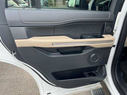 Used 2022 Ford Expedition Limited image 32