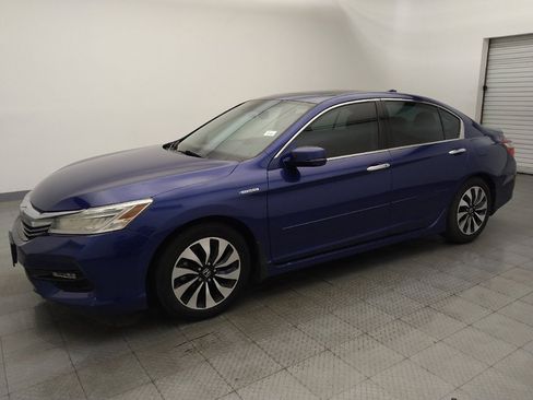 Used 2017 Honda Accord Touring image 2