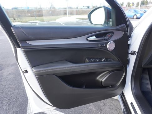 Used 2024 Alfa Romeo Stelvio Veloce image 13