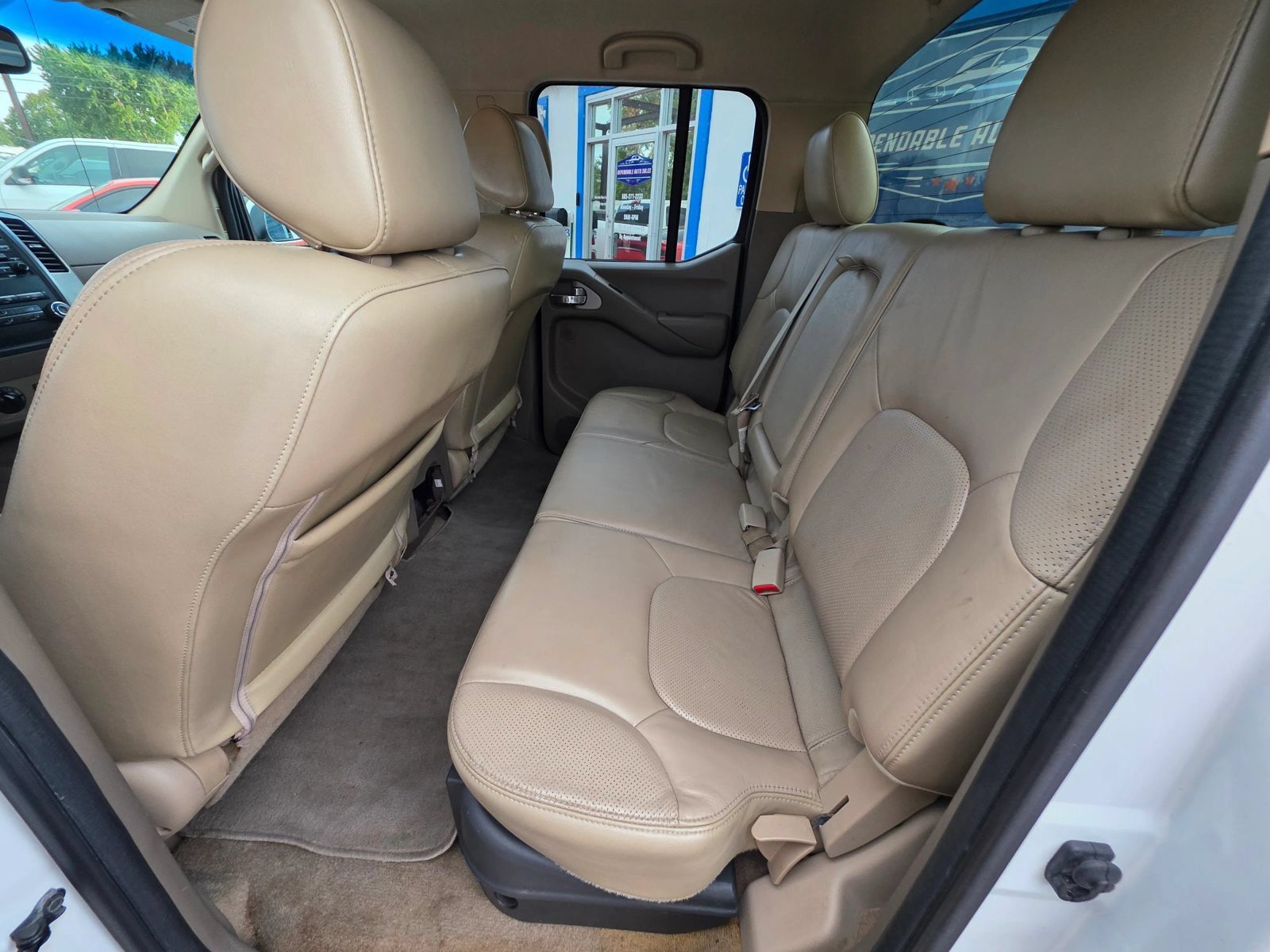 Used 2009 Nissan Frontier LE w/ LE Value Truck Pkg AWD/4WD image 9